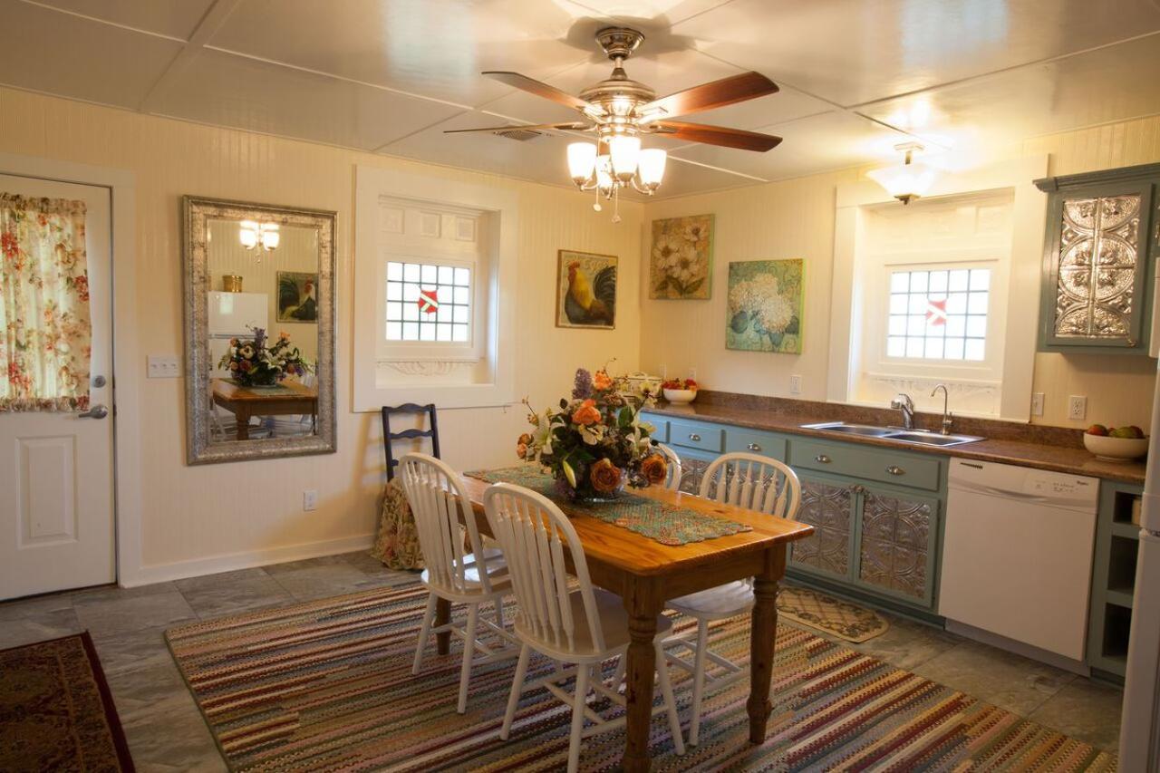 Rose Hill Retreat Aaa Four Diamond Inn Stonewall Bagian luar foto